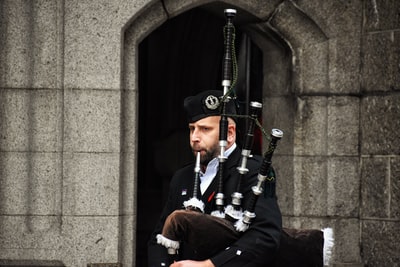 close-up photography of man playing musical instrument during daytime